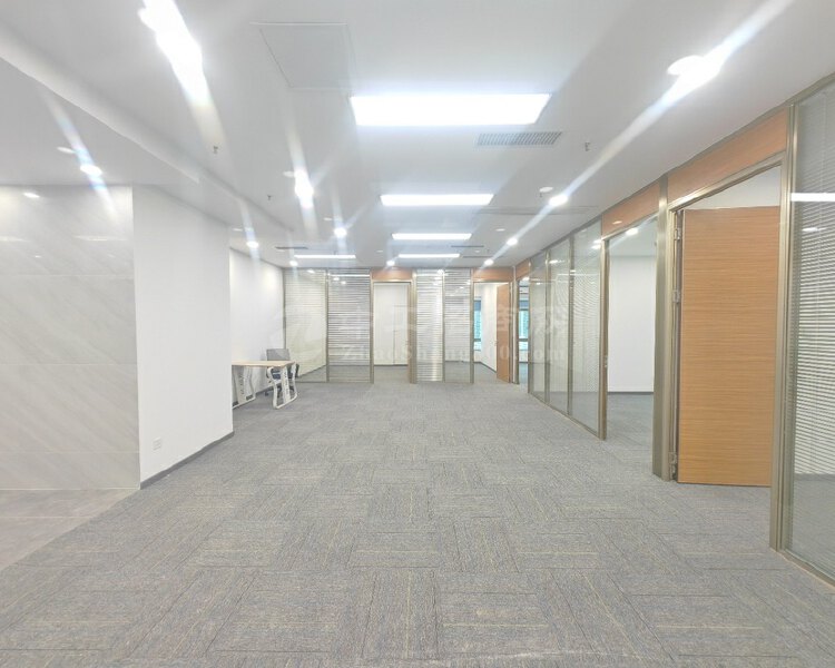 龙华地铁口280平4个隔间精装办公室全新装修拎包入住