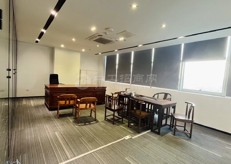 沙井中心地段甲级写字楼精装修1600平办公桌椅免费送8