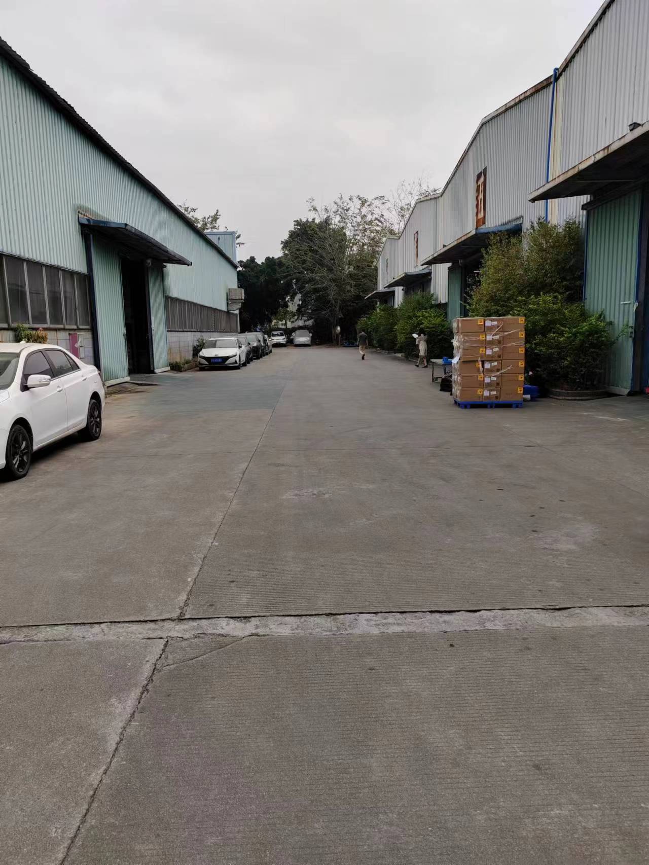 白云区白云湖工业园区单一层厂房仓库2万平方大小可分租。