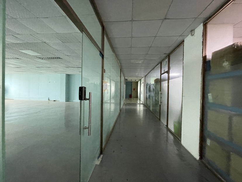 福永工业园区带装修240平方厂房仓库出租。