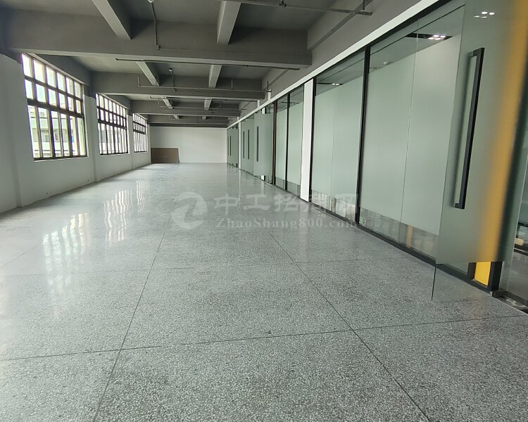 深圳坪山中心创新广场写字楼新出带装修60平