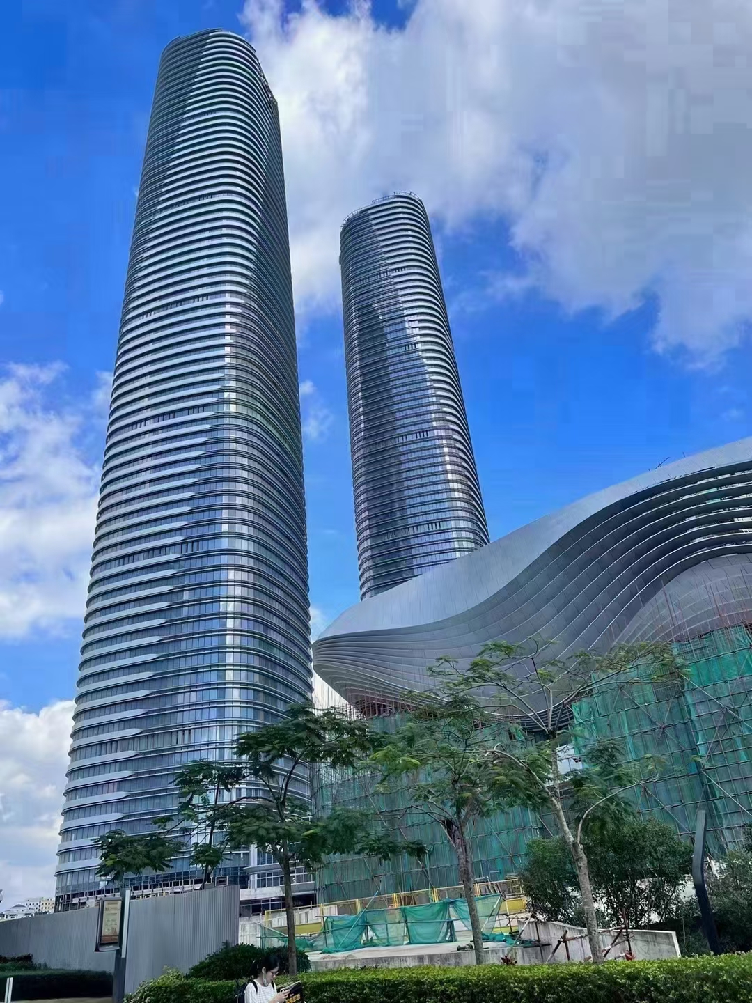 深圳·星河双子塔中国第一高塔全球招商，单层2000平可分租。