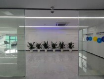 深圳龙华区地铁口1200平方精装修带前台办公室会议室招工方便