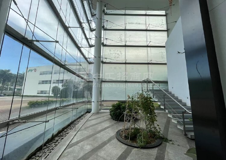 东莞南城商业聚集区新出独栋办公楼一二层，各2342平方出租2
