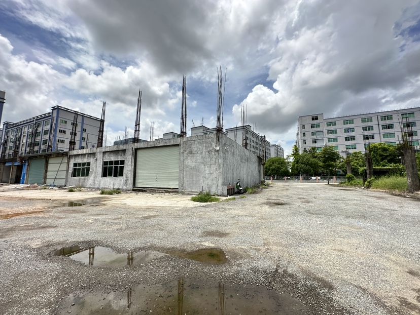 龙岗区坂田街道上雪，空地出租，面积26000平米，分租。8