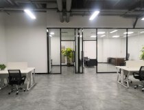拎包入住：龙华民治精装办公室400平米，35元／平配办公家俬