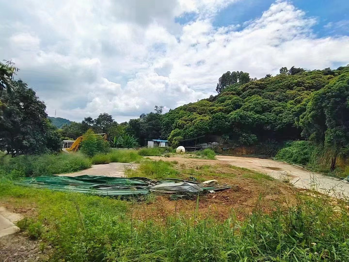 凤岗，雁田大马路边，2万平工业用地，可定建。1