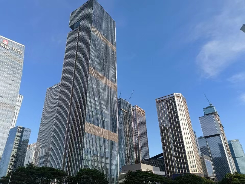 坪山区坪山街道六合城小业主豪华装修办公室出售，现成办公家具3