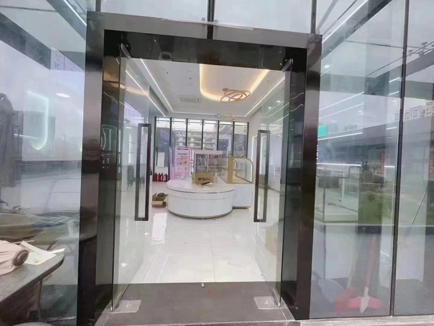 深圳龙华经典小独栋办公楼，上下2层290平，精装修