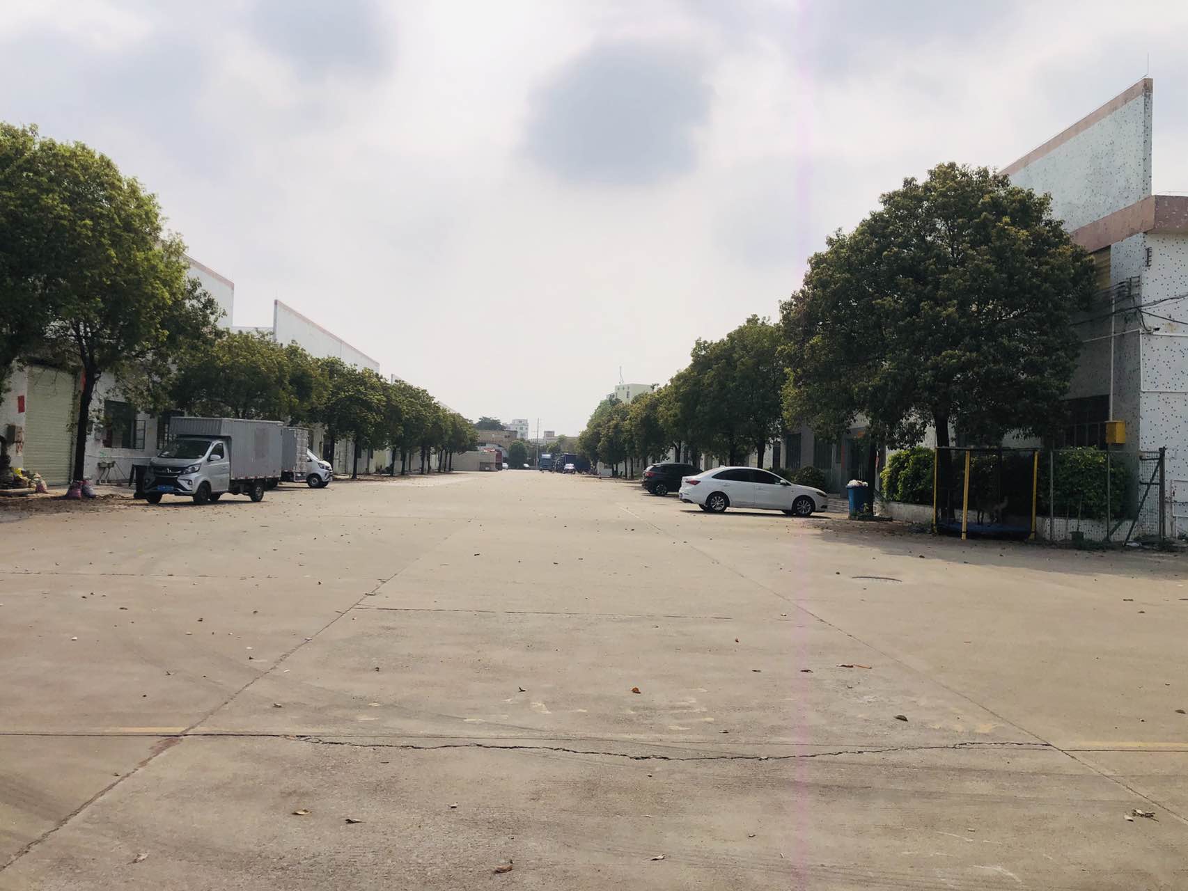 小榄镇绩东一社区厂房仓库，出门就是30米宽大马路，