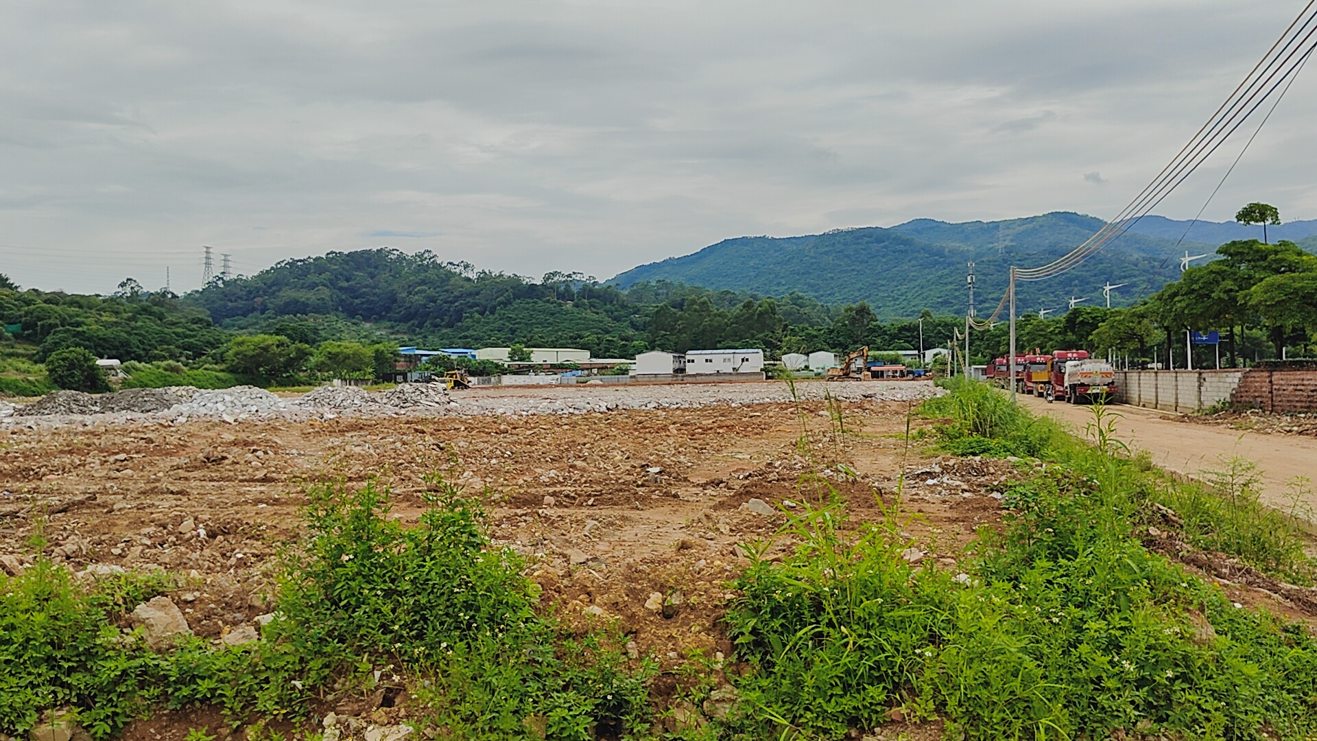 大岭山空地出租7.5万平方可分租隔成独院，通水通电，交通便利7