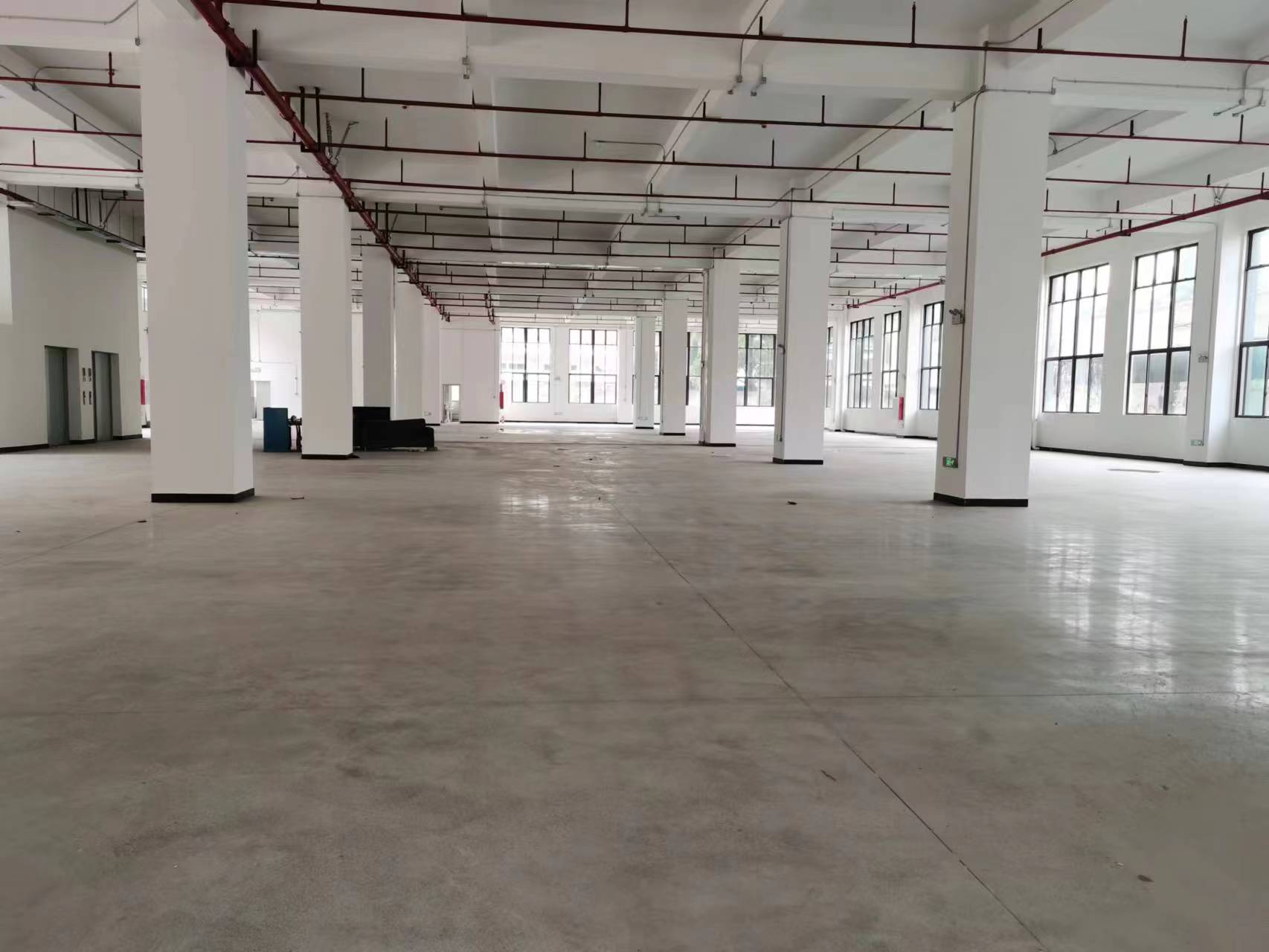 三乡古鹤工业区标准厂房面积2400方适合做仓库电子设备组装等