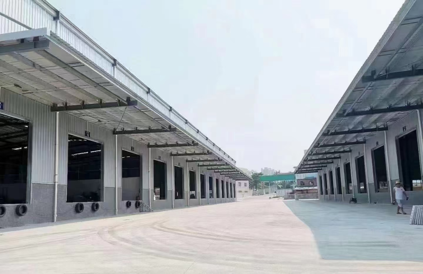 东莞新出物流仓3栋标准物流仓库：7000方，有1.2米