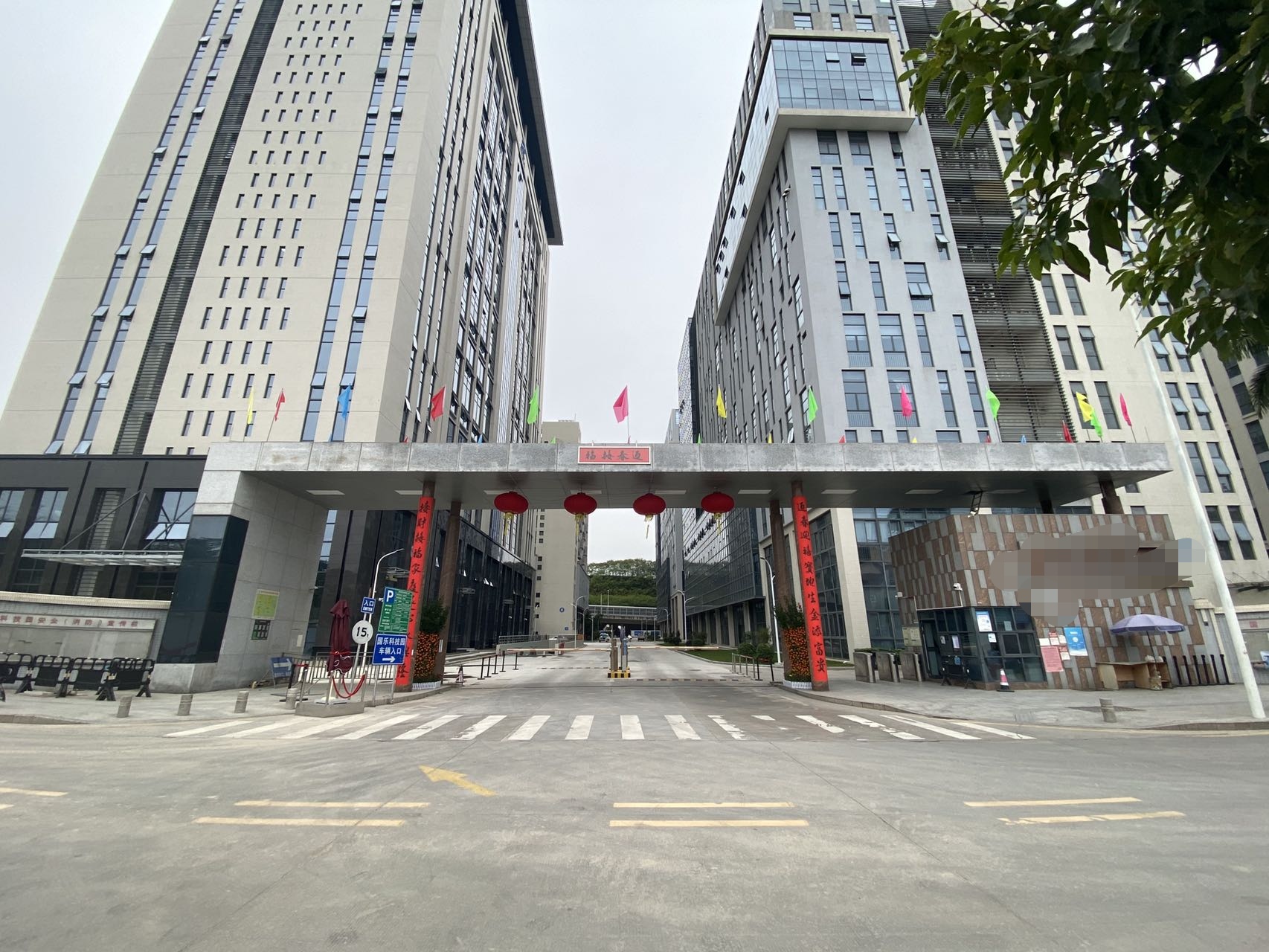 龙华清湖地铁口1200平厂房出租适合研发电商仓库办公软件工程