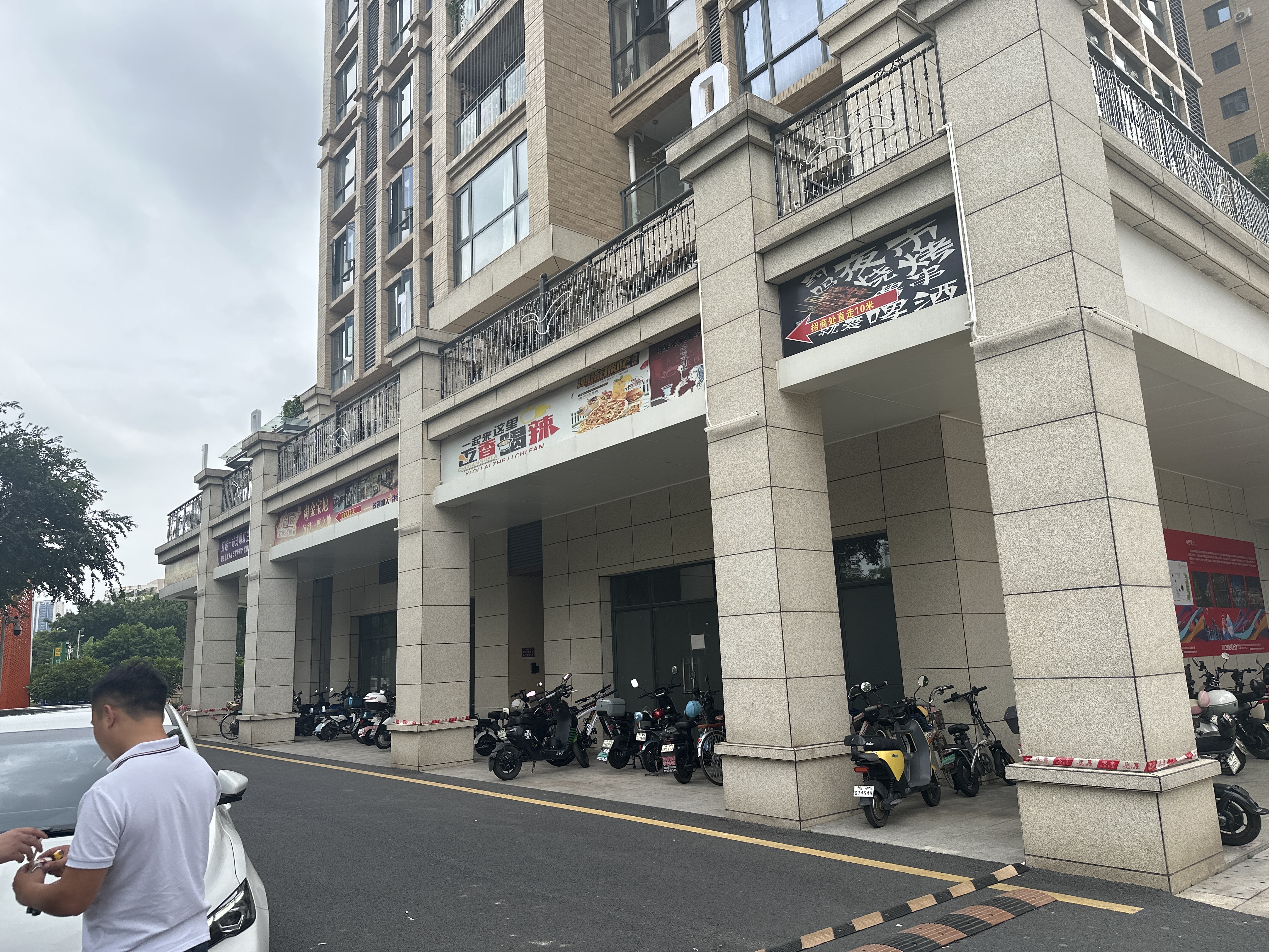 平湖全新社区底商招各类配套餐饮，小区入住率，铺铺临街3