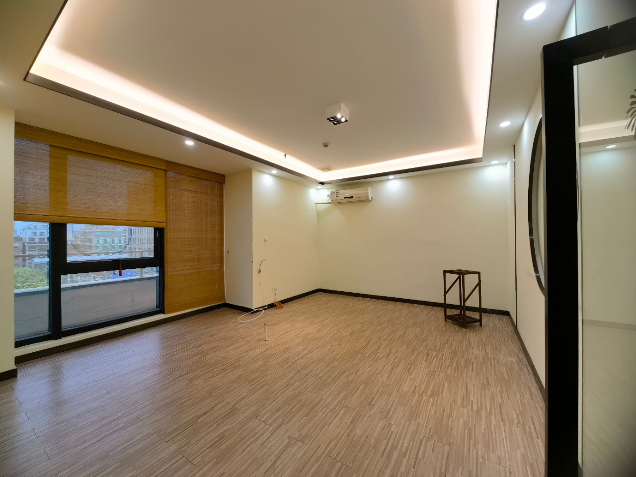 海珠区大塘地铁站附近430平方精装修办公室