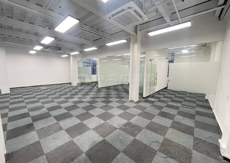 广州萝岗香雪办公室出租，地铁口精装修办公室，面积200平方3