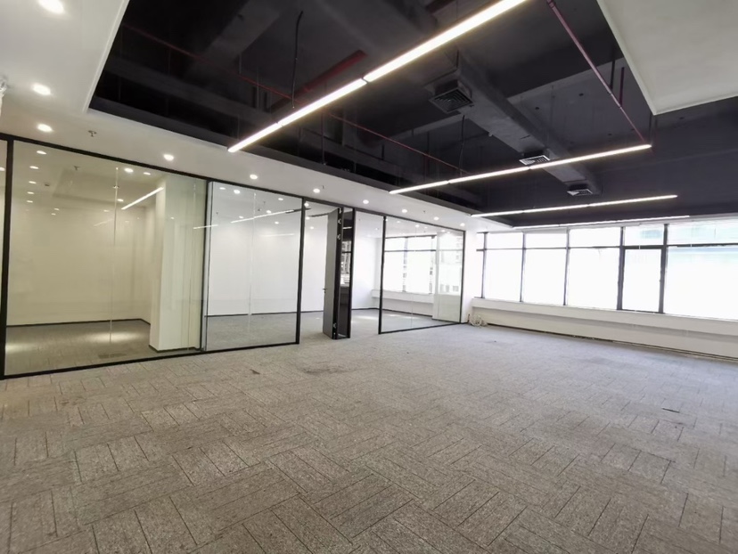 坂田贝尔地铁站大型园区精装办公室475平，多格局采光好。
