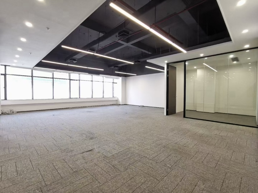 坂田贝尔地铁站大型园区精装办公室475平，多格局采光好。