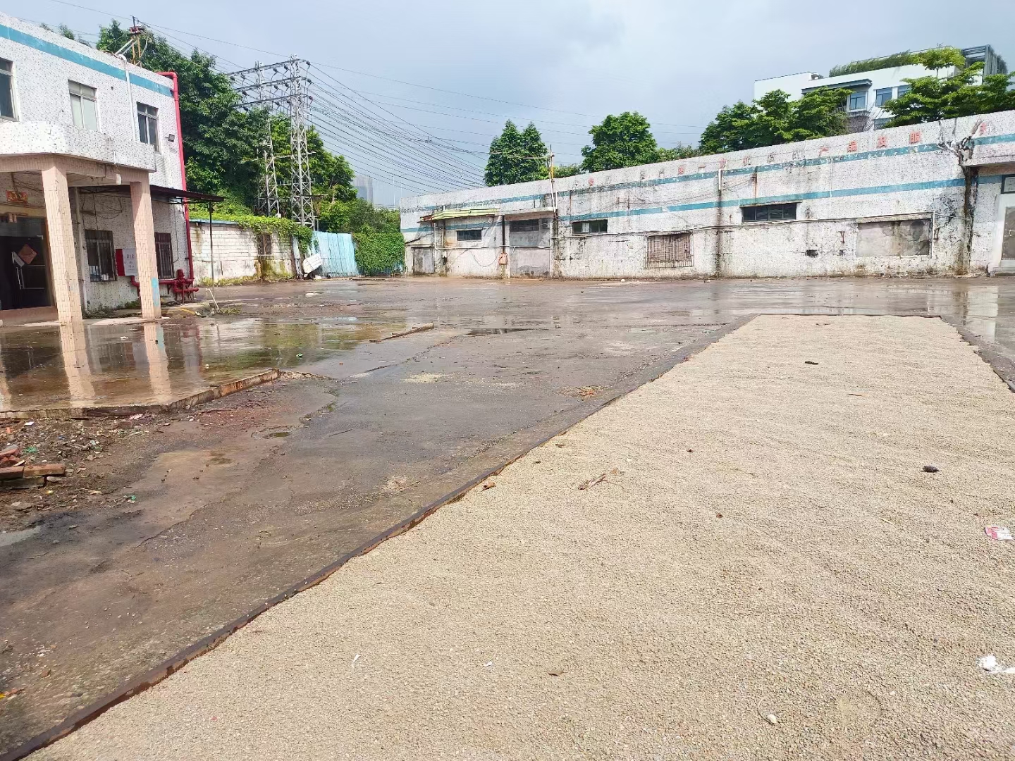 松岗独门独院硬化空地2500平2