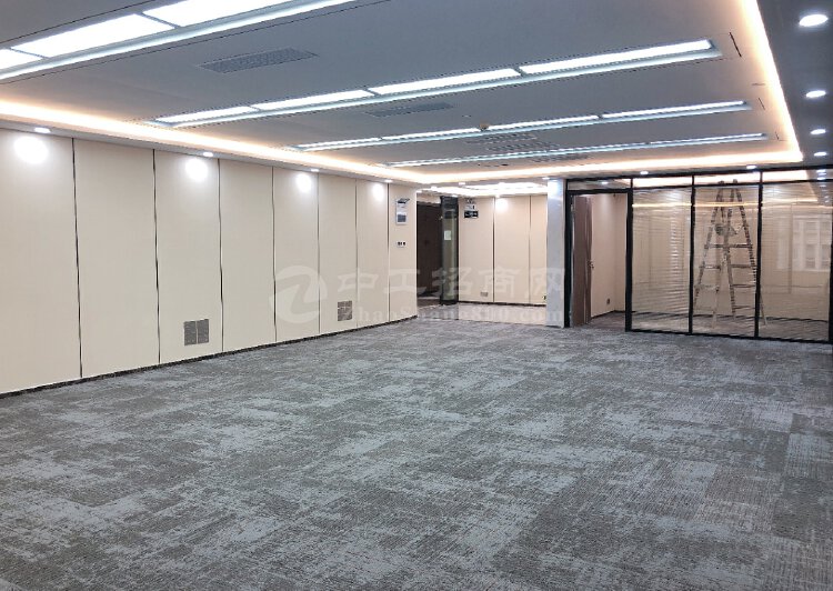 福田中心区卓越大厦精装修办公室350平东南向电梯口单位地铁口3
