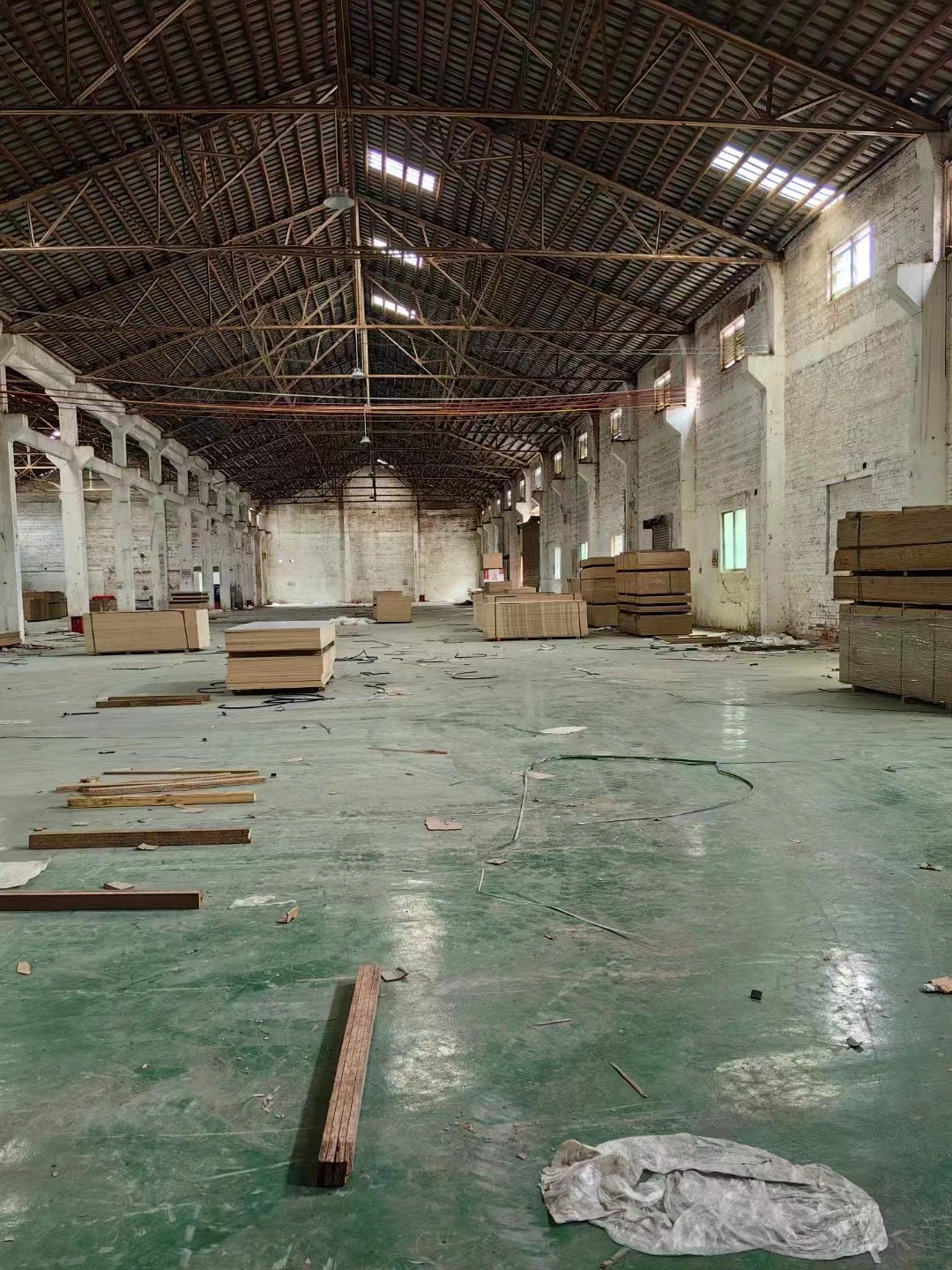 南庄新出单一层厂房仓库，价格便宜，带地坪漆，滴水12米