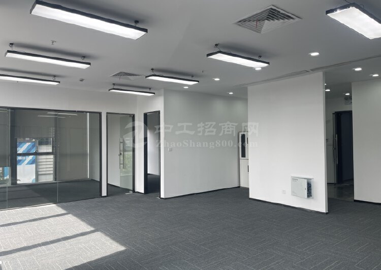 深圳龙岗甲级写字楼办公室出租，精装带红本8