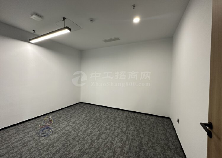 深圳福田中心区会展中心地铁口300平红本写字楼精装办公室出售4