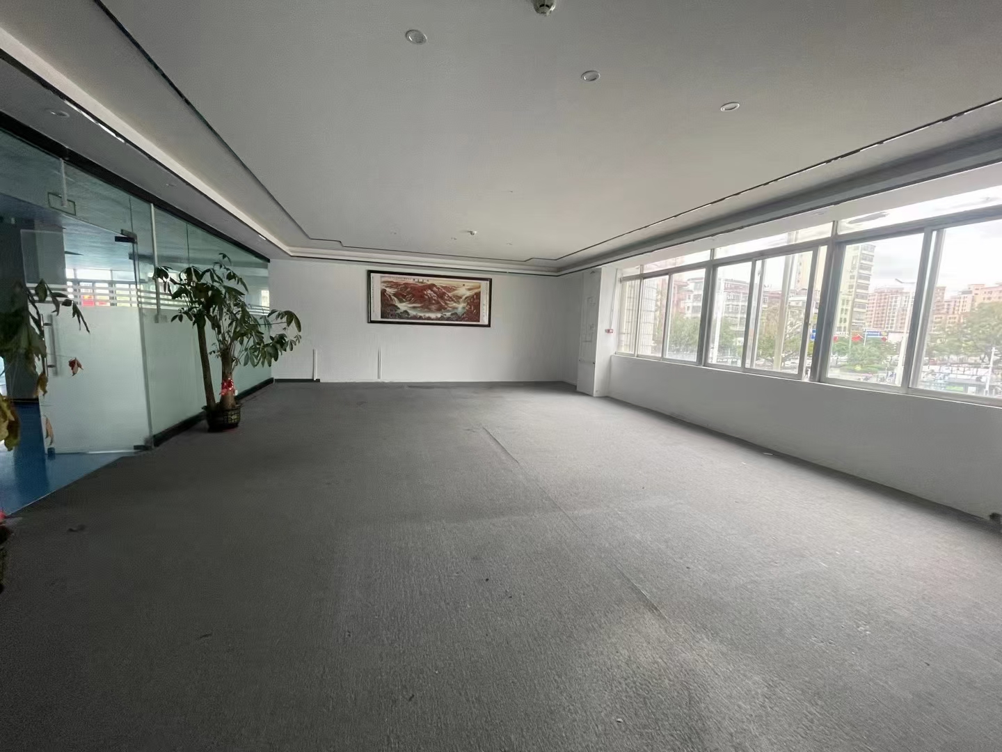长安乌沙二楼带办公室2000平方电商仓库大小可以分租