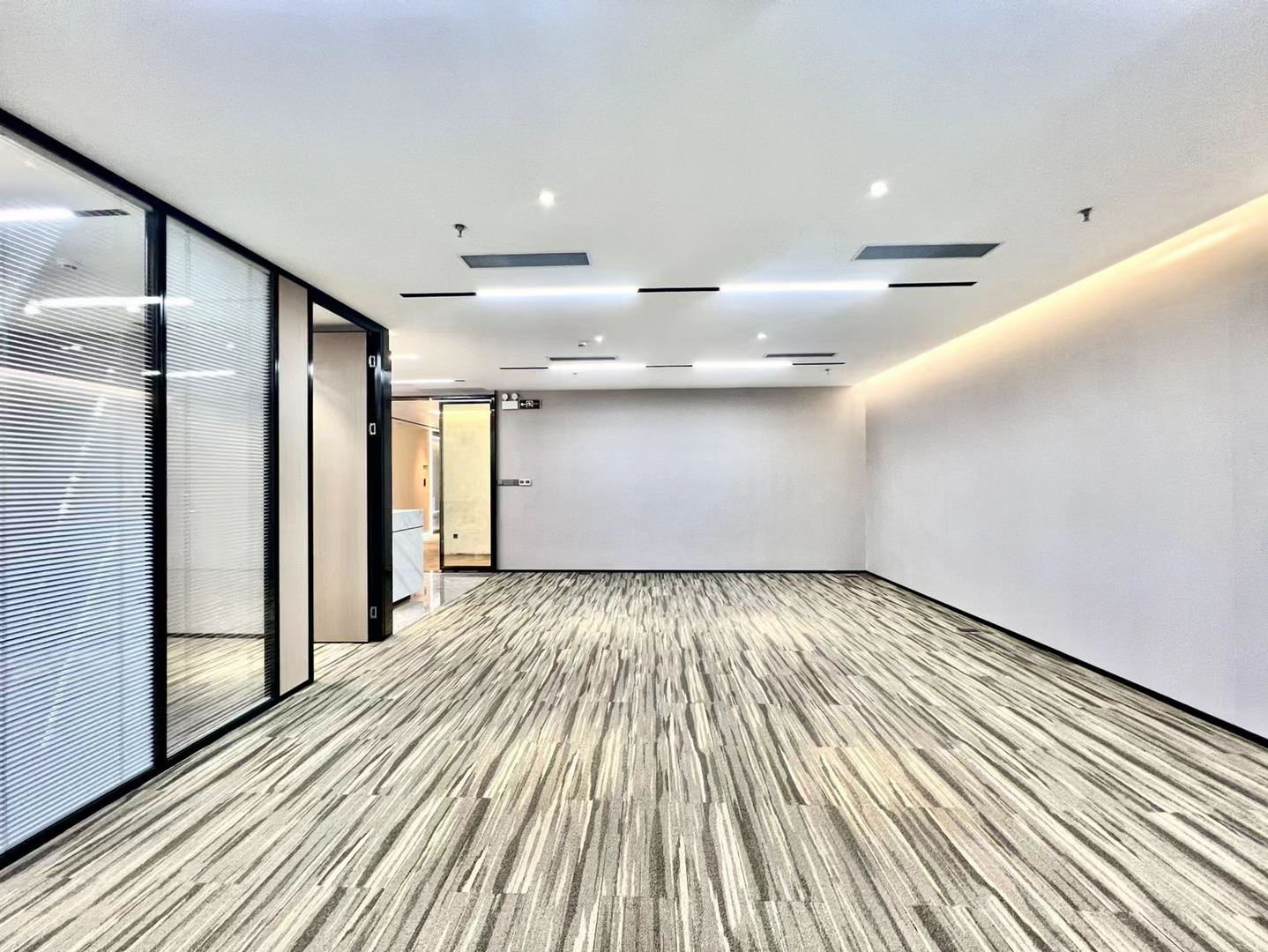 南山前海地铁口香江金融中心新出195平精装修甲级写字楼办公室