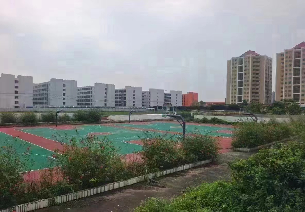 学校学校，清远市240国道旁，占地206亩现成学校场地出租3