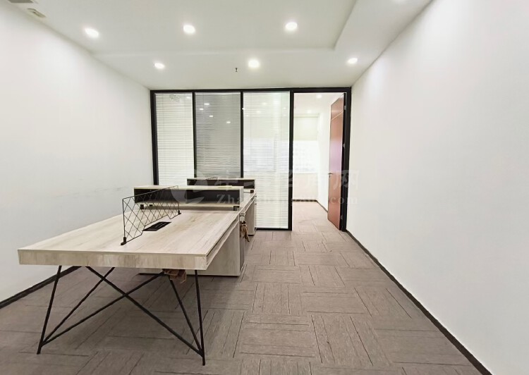 福田办公室小面积100平，下沙地铁口300米，采光视野好4