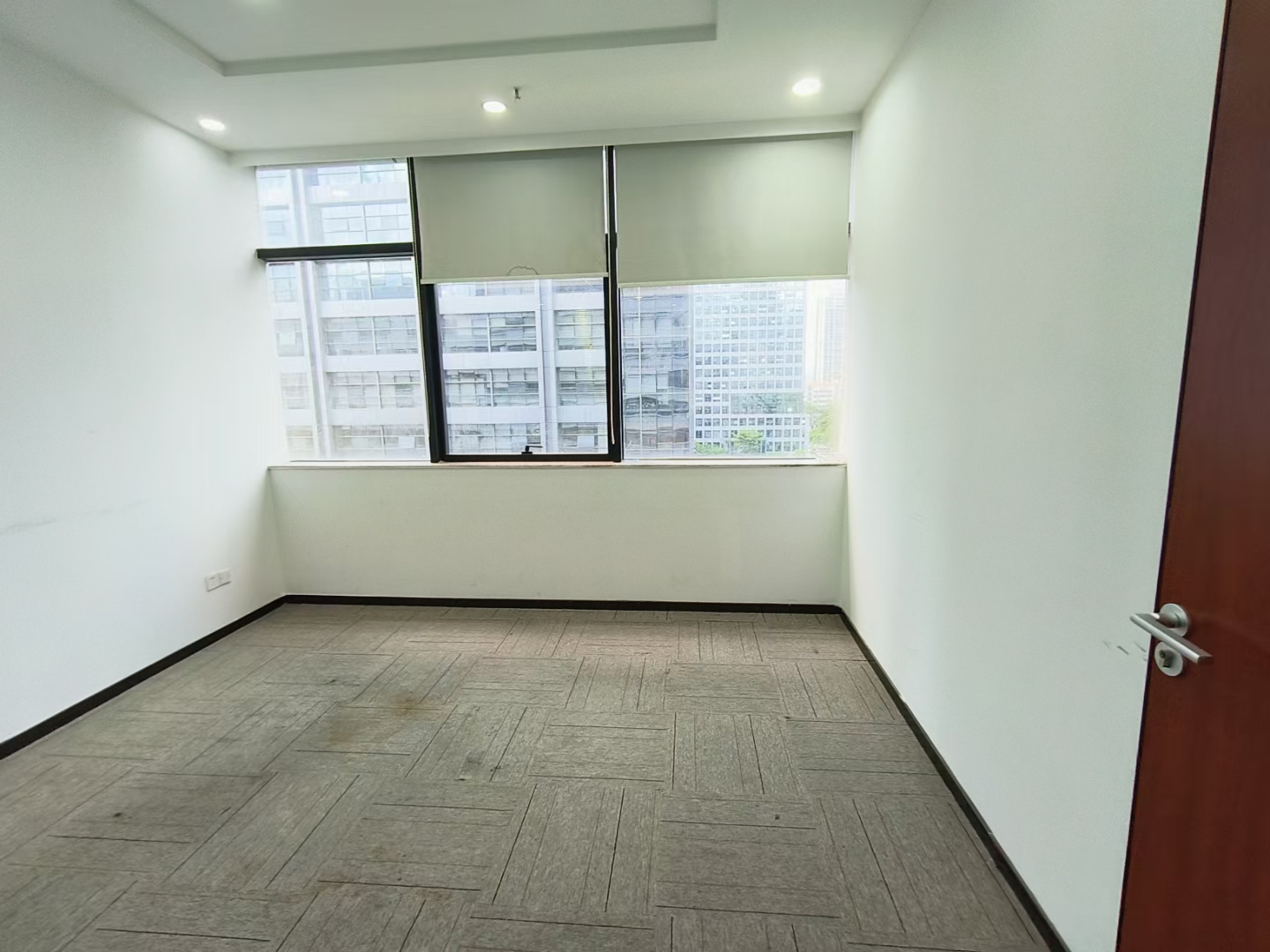 福田办公室小面积100平，下沙地铁口300米，采光视野好