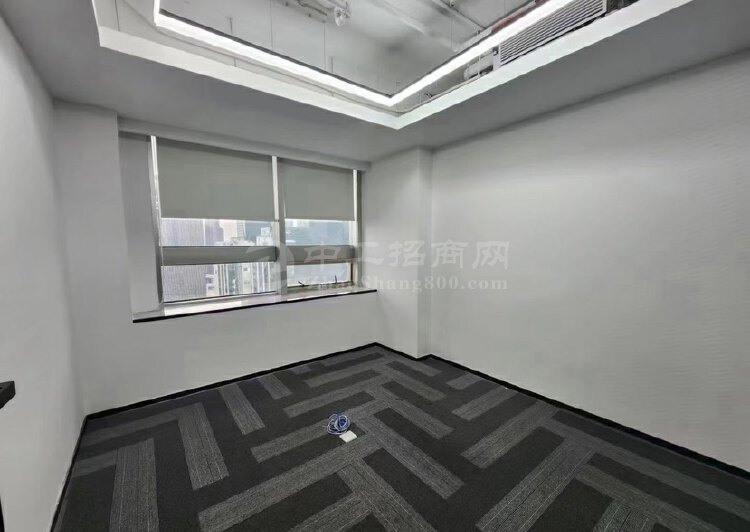 龙华深圳北站旁286平精装带家私办公室出租3