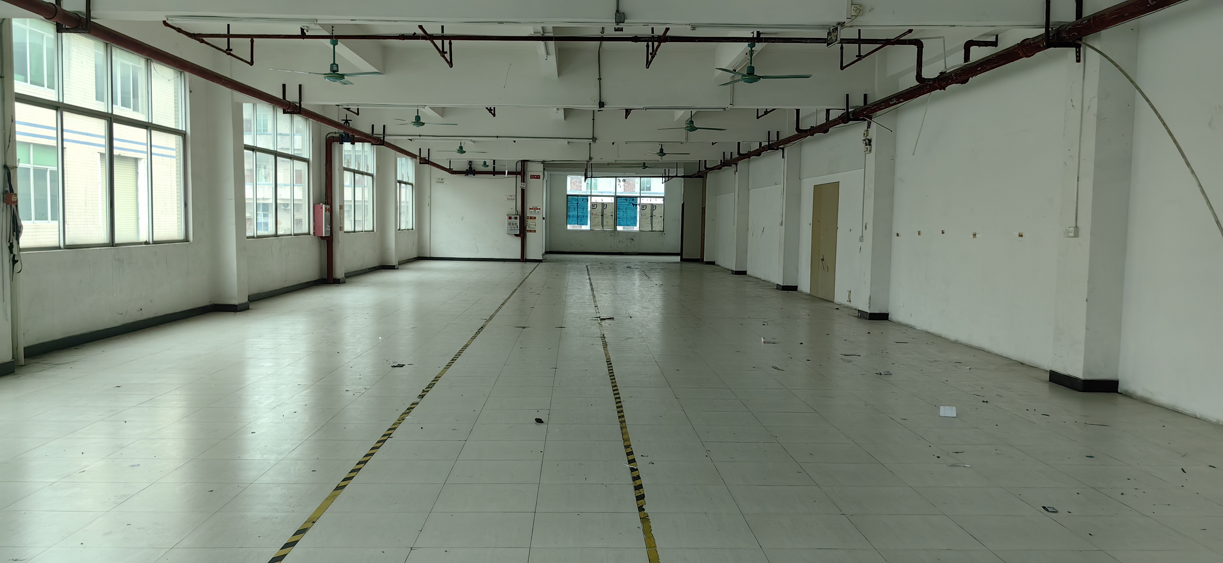 新塘镇新沙地铁口附近楼上带装修办公室厂房仓库出租800平米
