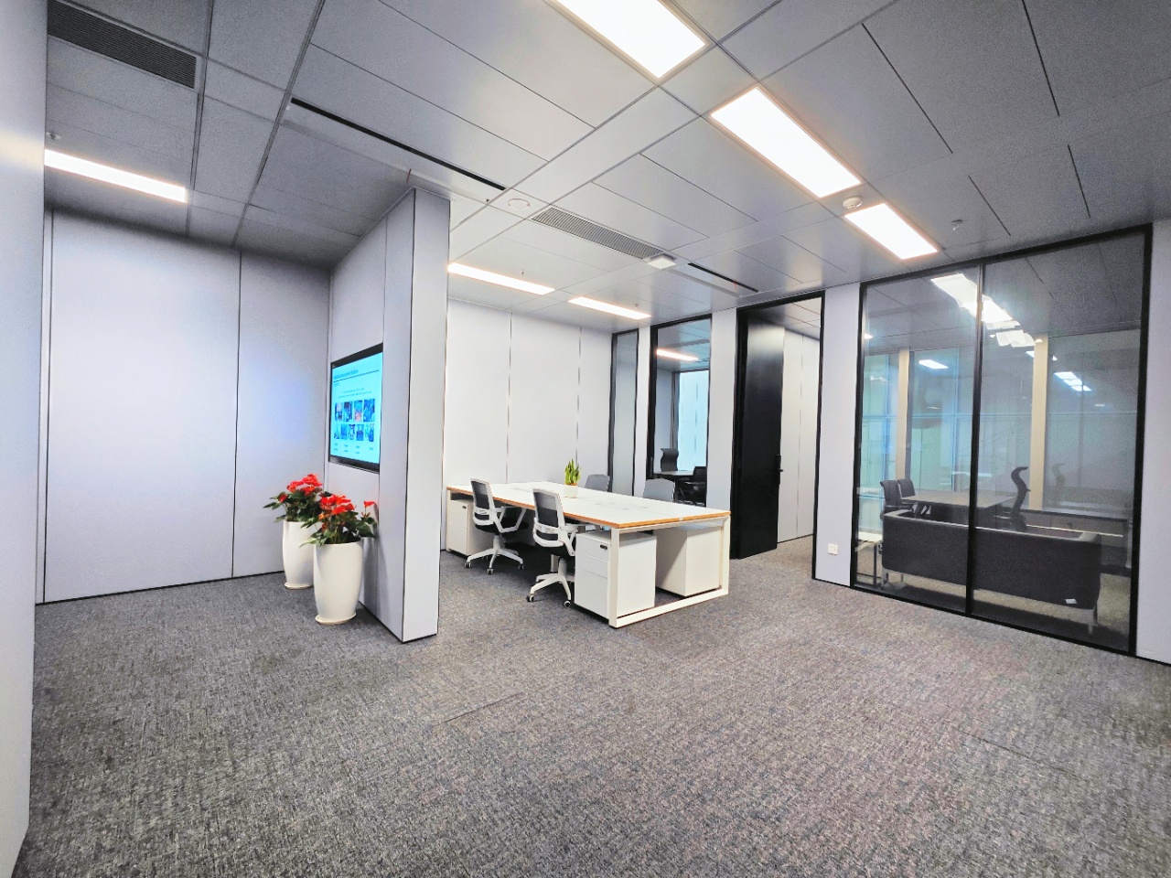 南山科技园汉京金融中心新出130平2+1精装修带家私办公室