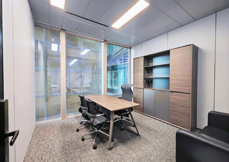 南山科技园汉京金融中心新出130平2+1精装修带家私办公室9