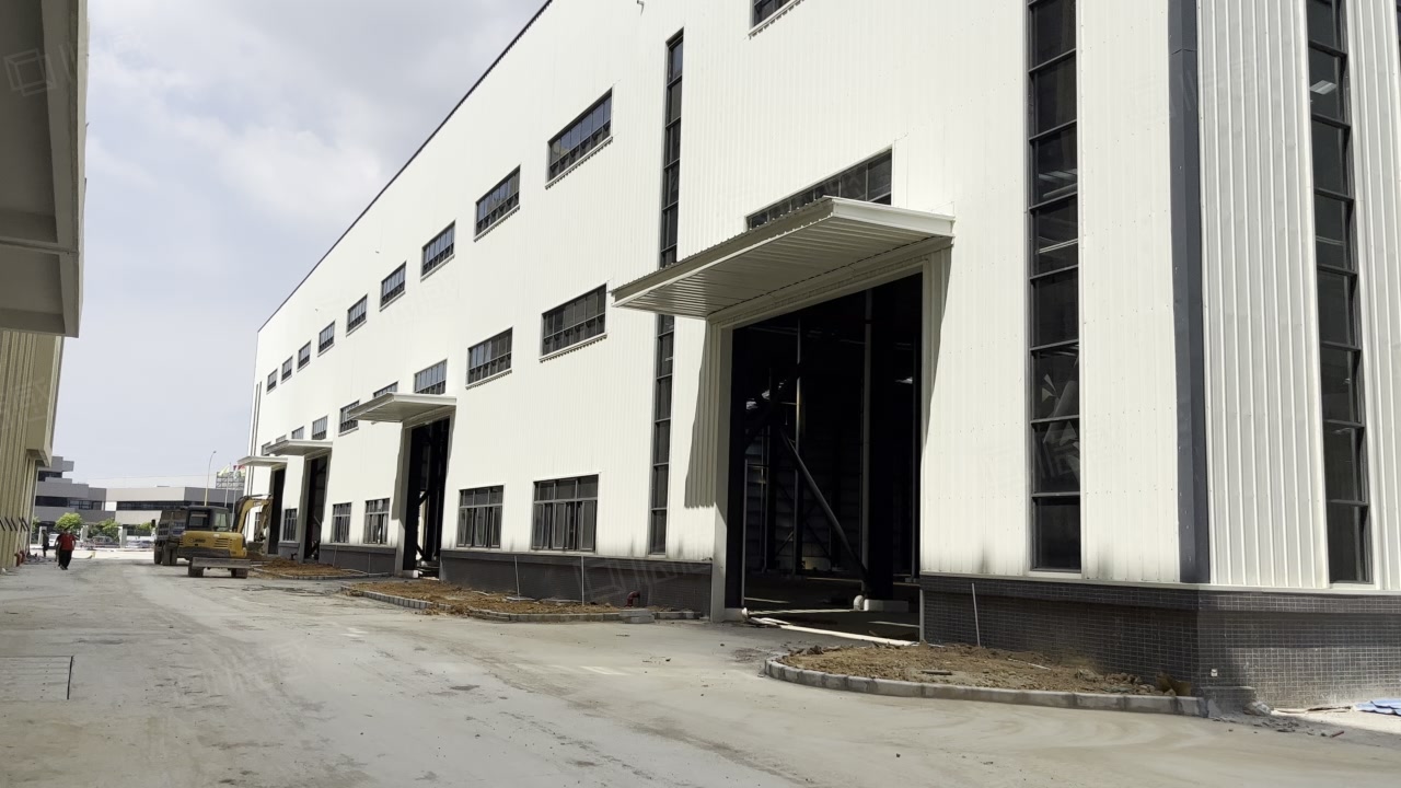 出租丨南站全新单一层厂房仓库，高12米，可配航车，大小可分租
