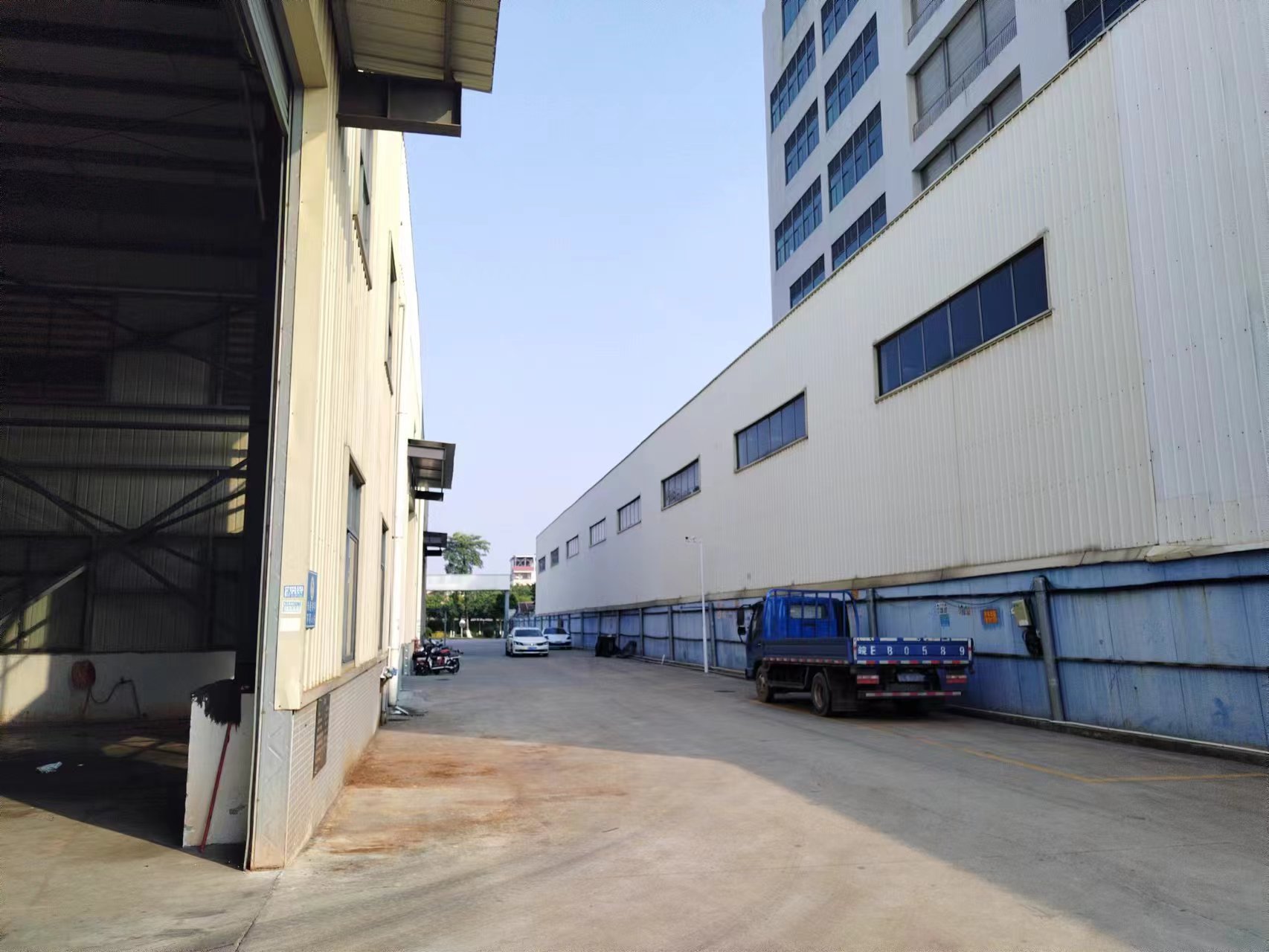 南庄吉利工业园新出单一层钢结构厂房仓库，价格便宜，带行吊
