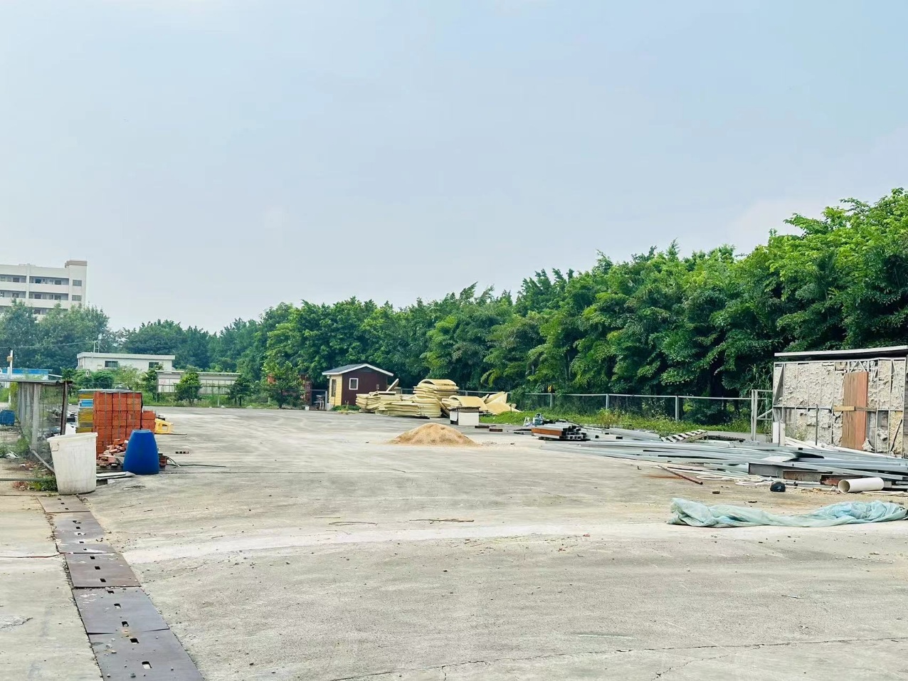 超大空地，大马路边，拖车可飘移，远离居民区，无干扰。1