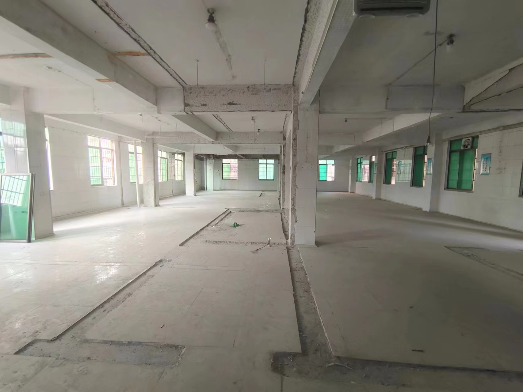 白云太和厂房仓库出租1600平方独栋，12元一平方一个月