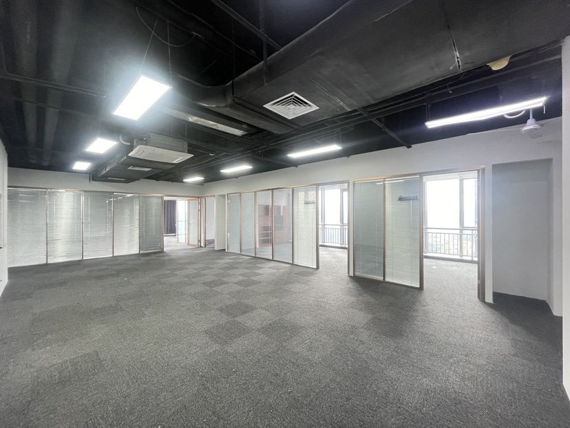 布吉李朗开发商直租980平精装办公室，多格局采光好，可分隔！