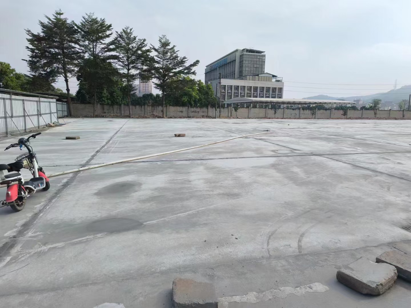 12000方建设用地出租可以分租，适合充电桩，废铁打包，2