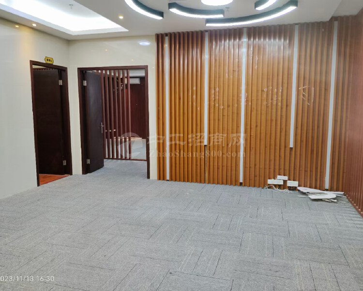 翠亨新区现成装修办公室招租，500方，拧包入住，租金实惠