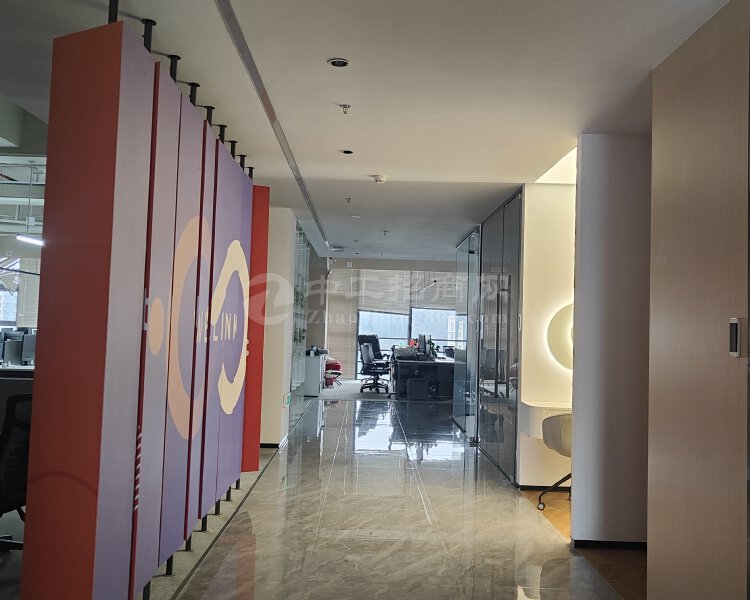 黄埔科学城地铁口新出450平精装修带家具办公室出租，可以分租