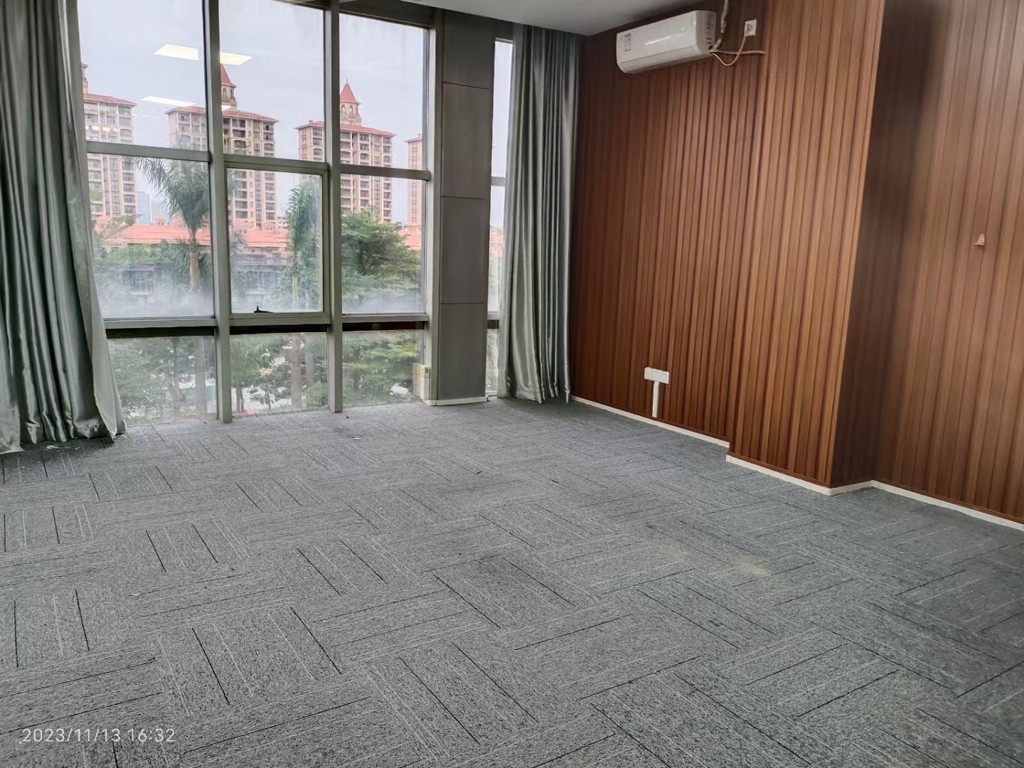 翠亨新区现成装修办公室招租，500方，拧包入住，租金实惠