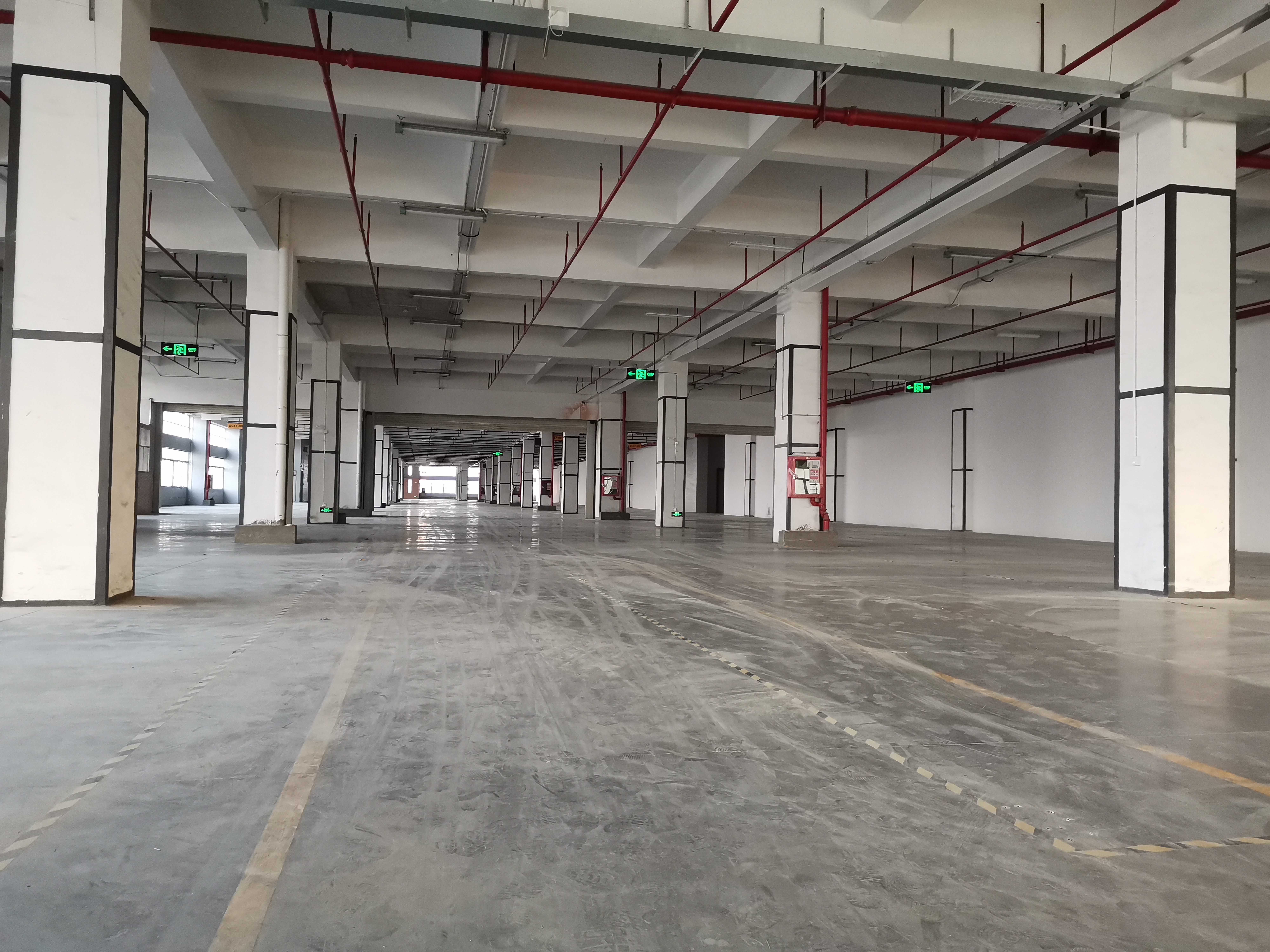 深圳市龙华区单层7800平米红本厂房仓库出租，共30万平米
