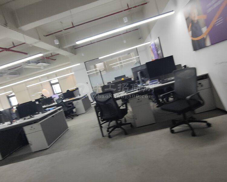 黄埔科学城地铁口新出450平精装修带家具办公室出租，可以分租