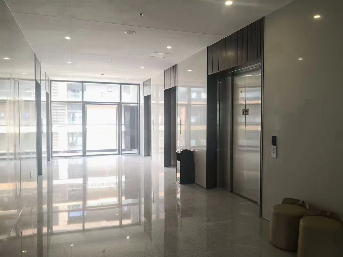 观澜九龙山写字楼出租，精装修办公室400平方，超高使用率。