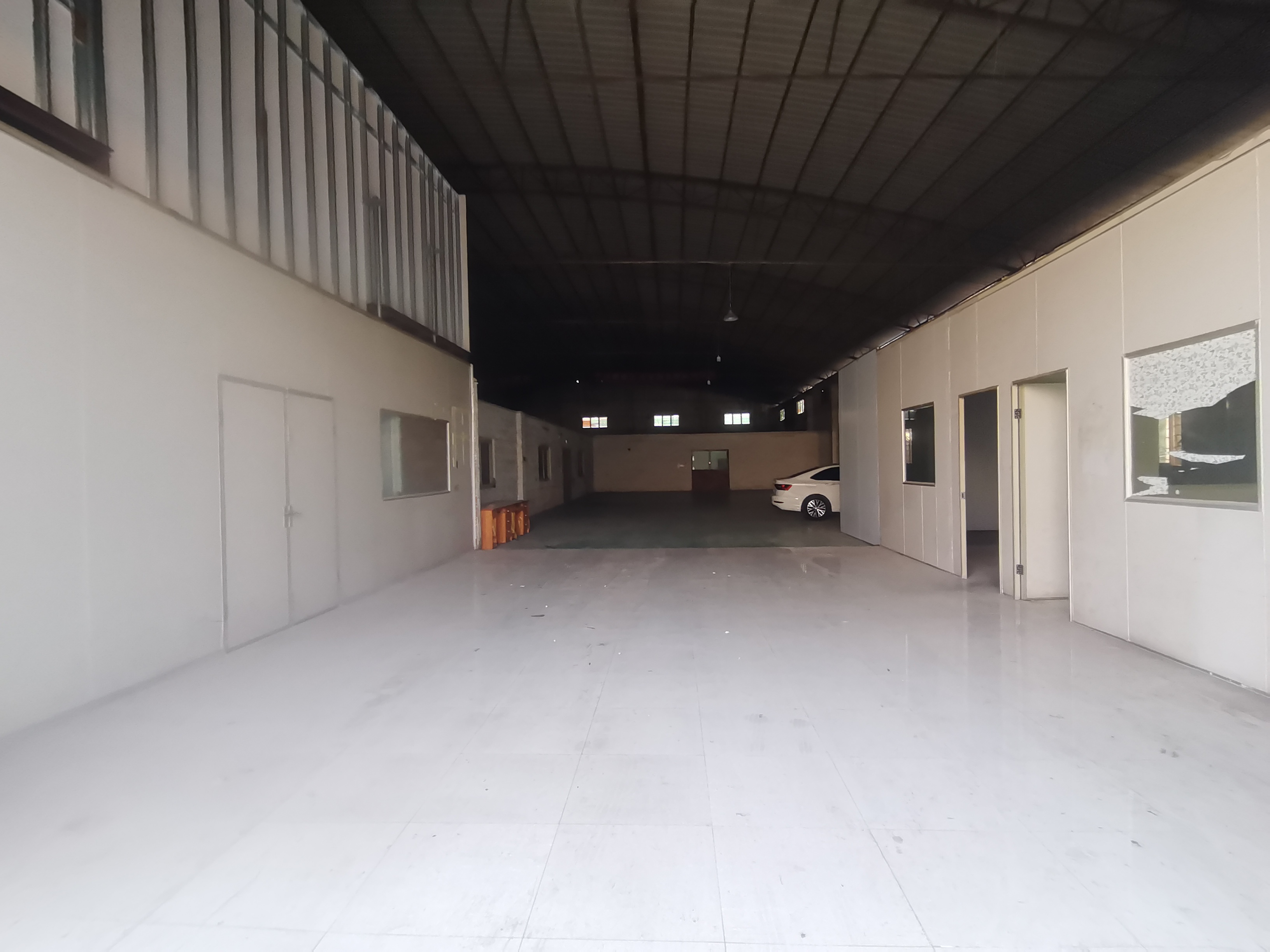 北滘工业区，一楼带现成办公室，卫生间，可做仓库，生产